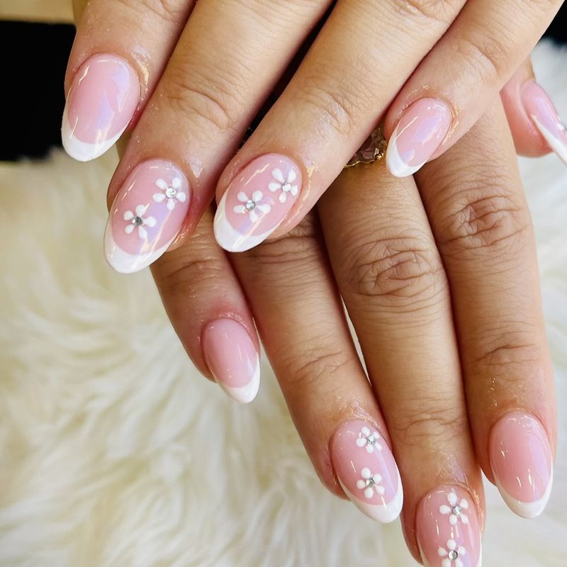 French blanche avec fleurs et strass