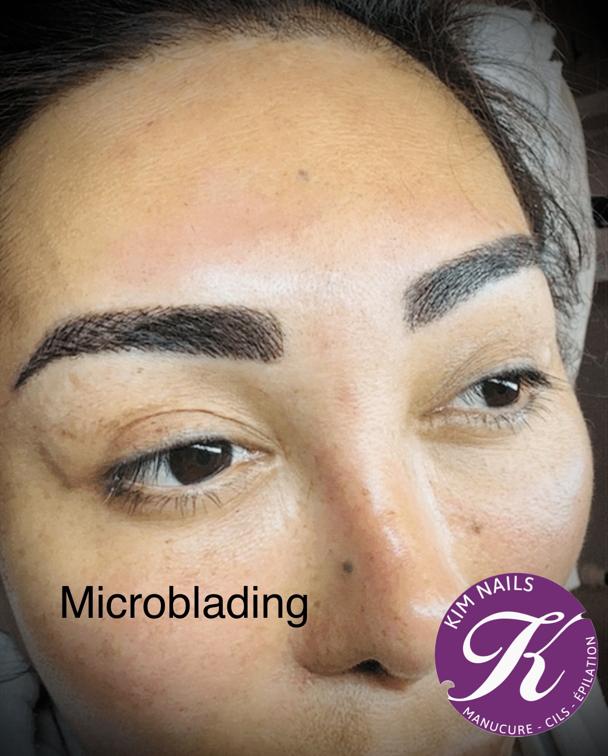 Sourcils redessinés par microblading chez Kim Nails