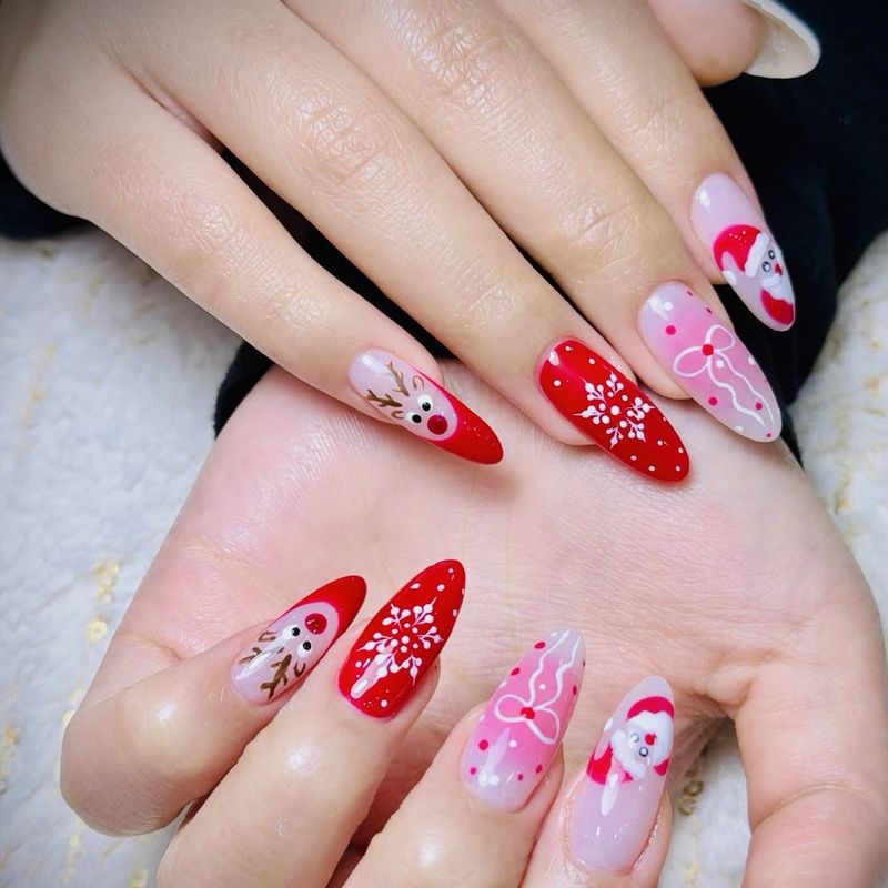 Nail art de Noël : père Noël, renne et flocons